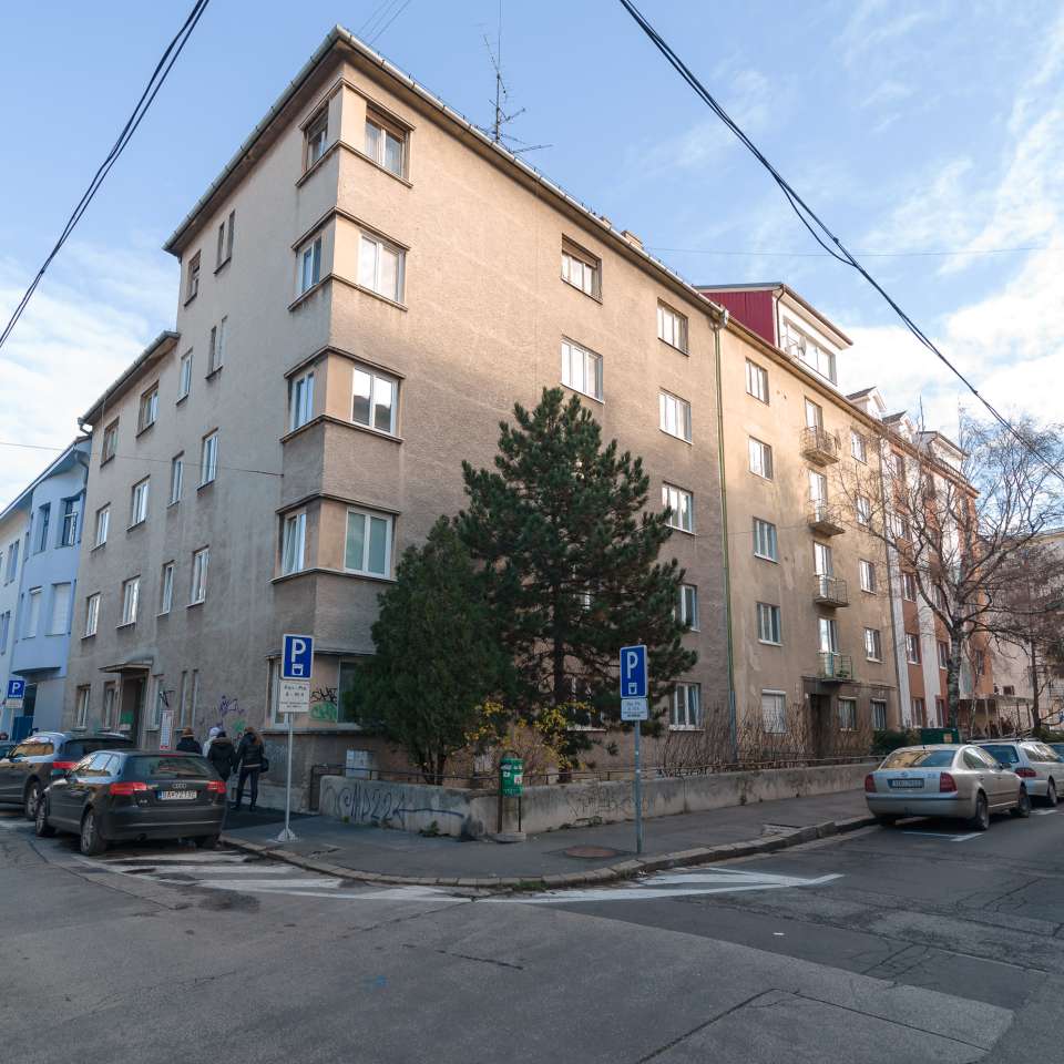 Usage: Residential,Area: 929m²,Country: Slovakia