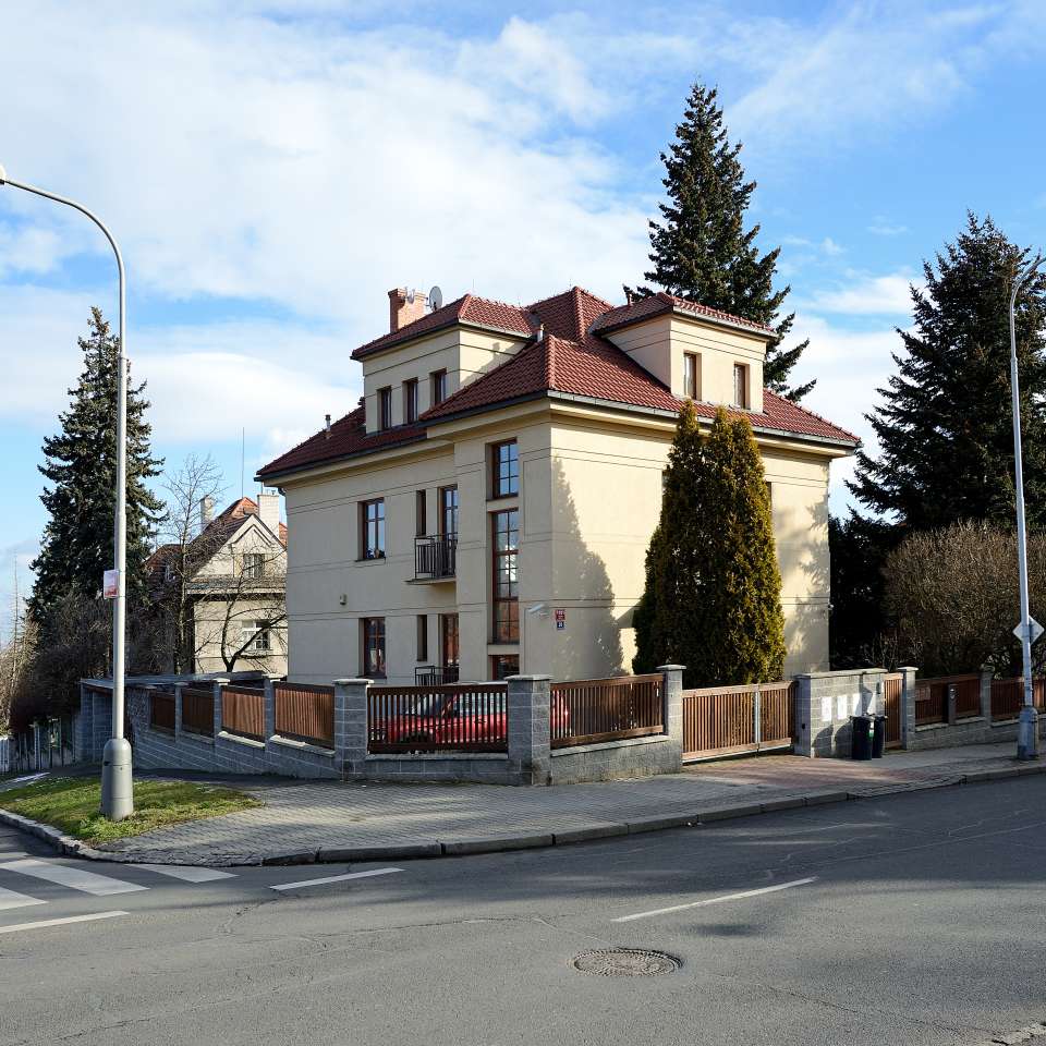 Usage: Residential,Area: 452m²,Country: Czech Republic